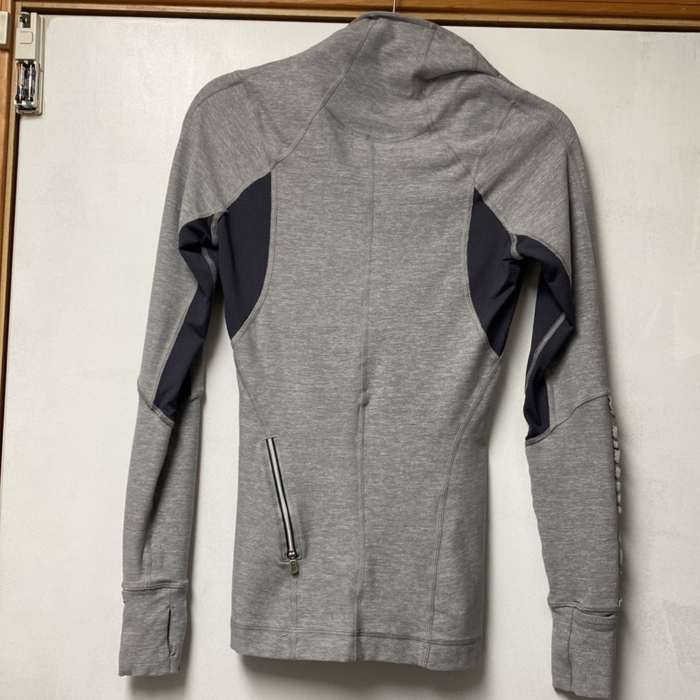 Lululemon Pullover, Ruffled Reflective Sleeves - image 4